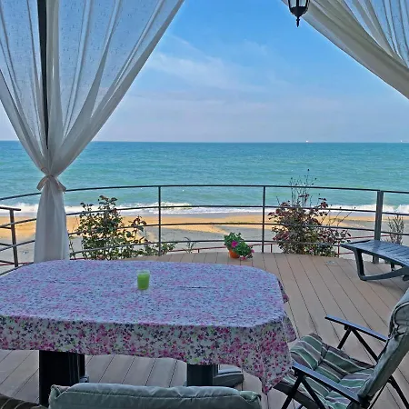 Holiday home совиньон. коттедж. первая линия.