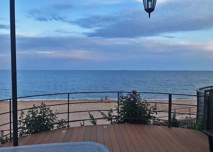 Holiday home совиньон. коттедж. первая линия.