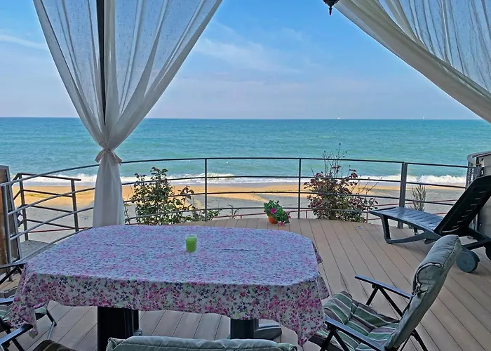 Hébergement de vacances совиньон. коттедж. первая линия.