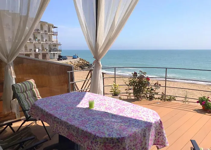 Hébergement de vacances совиньон. коттедж. первая линия. Odessa